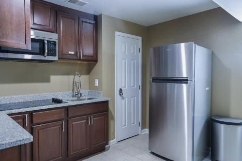 Seabrook Apartment | Elegant Studio Suite - Near DC & Top Attractions