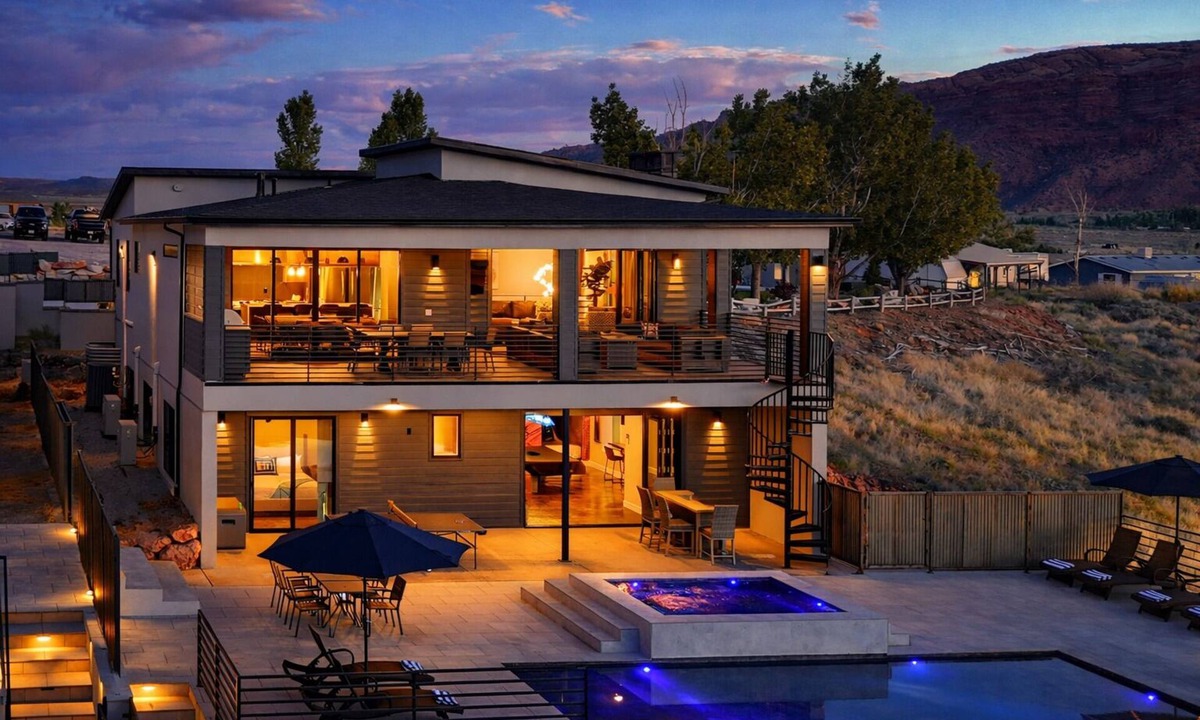 Moab South Valley House | Exclusive Retreats Desert Vista: Luxury 6 Bedroom Retreat- Heated Pool/Hot tub