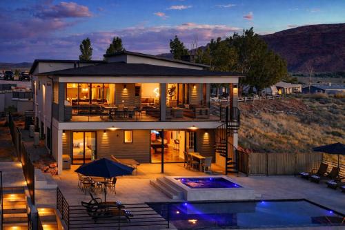 Moab South Valley House | Exclusive Retreats Desert Vista Luxury 6 Bedroom Retreat- Heated Pool Hot tub