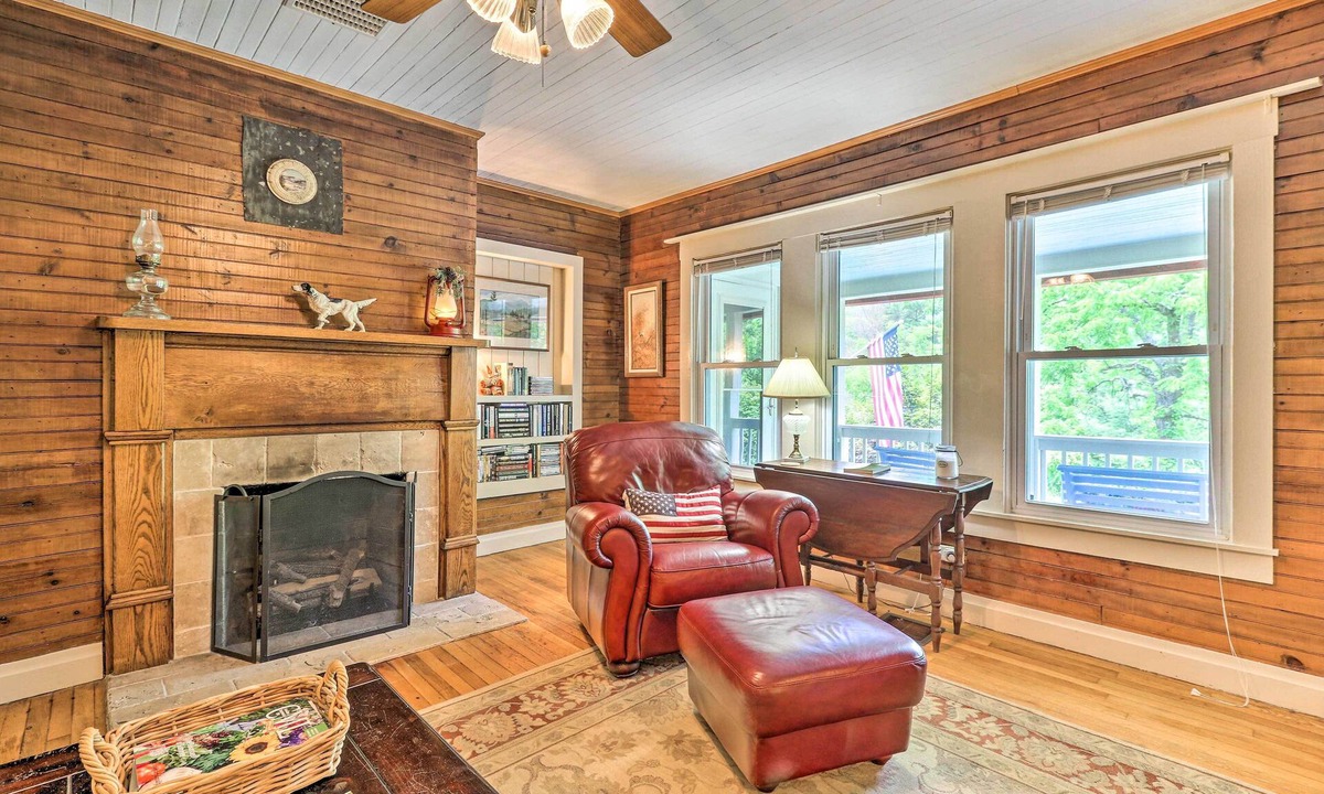 Crumpler House | Fish, Float & Relax Fireside: Home Near New River!