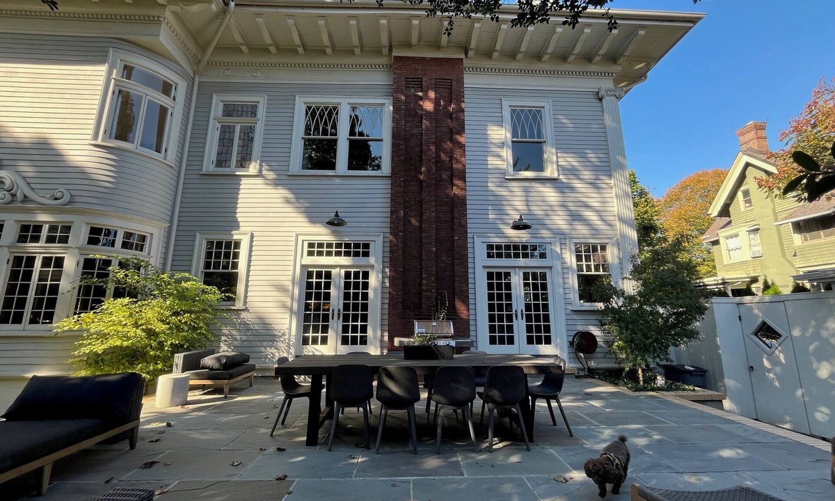 Prospect Park South House | Grand Brooklyn Mansion- 9-bedrm 7.5 Bath with AC- next to Prospect Park