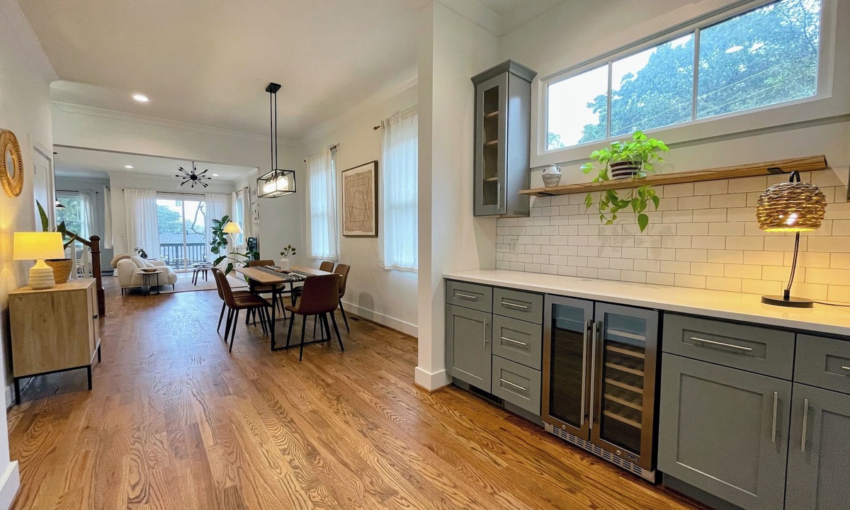 East Side House | Grant Park Retreat - Steps to Zoo, & Great Eats