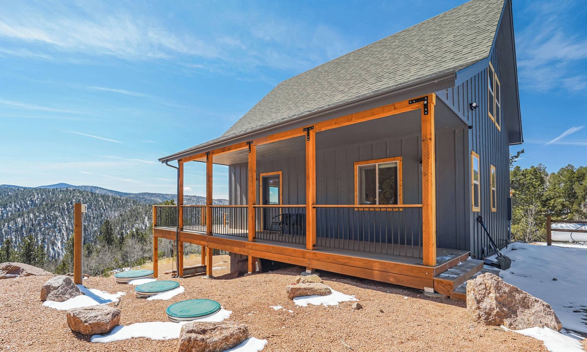 Rainbow Valley Cabin | Great Divide 2.0