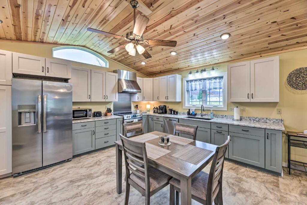 Edray House | Guesthouse on Lonesome Hollow: Hot Tub & Mtn Views