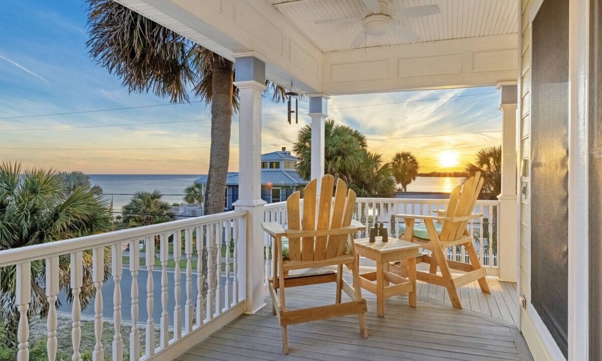 Cedar Key House | Gulf View * Sunsets * Boat parking * King Bed * Walk to Downtown