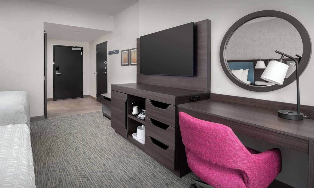 Pineapple Grove Arts District Hotel | Hampton Inn Delray Beach