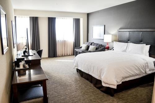 Downtown Richmond Hotel | Hampton Inn & Suites - Richmond - Downtown, VA