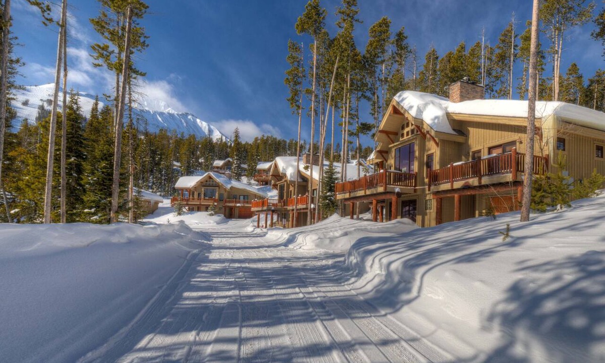 Big Sky Ski Chalet | Harvest Moon Haven | Premier Ski Access + Hot Tub