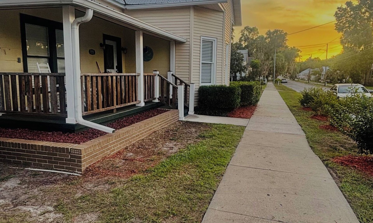Dunnellon House | Historic 1905 Victorian Home Near the Rainbow River & World Equestrian center