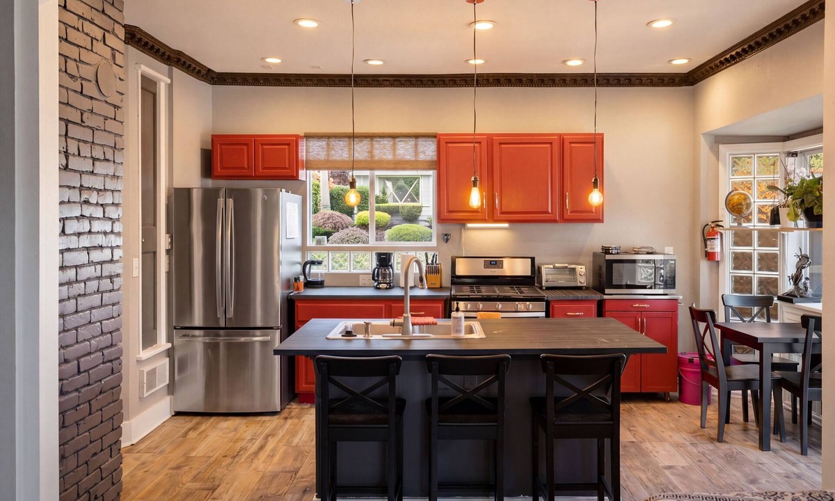 Miller Park House | Historic Cap Hill Oasis w/Yard-Dogs Stay Free!