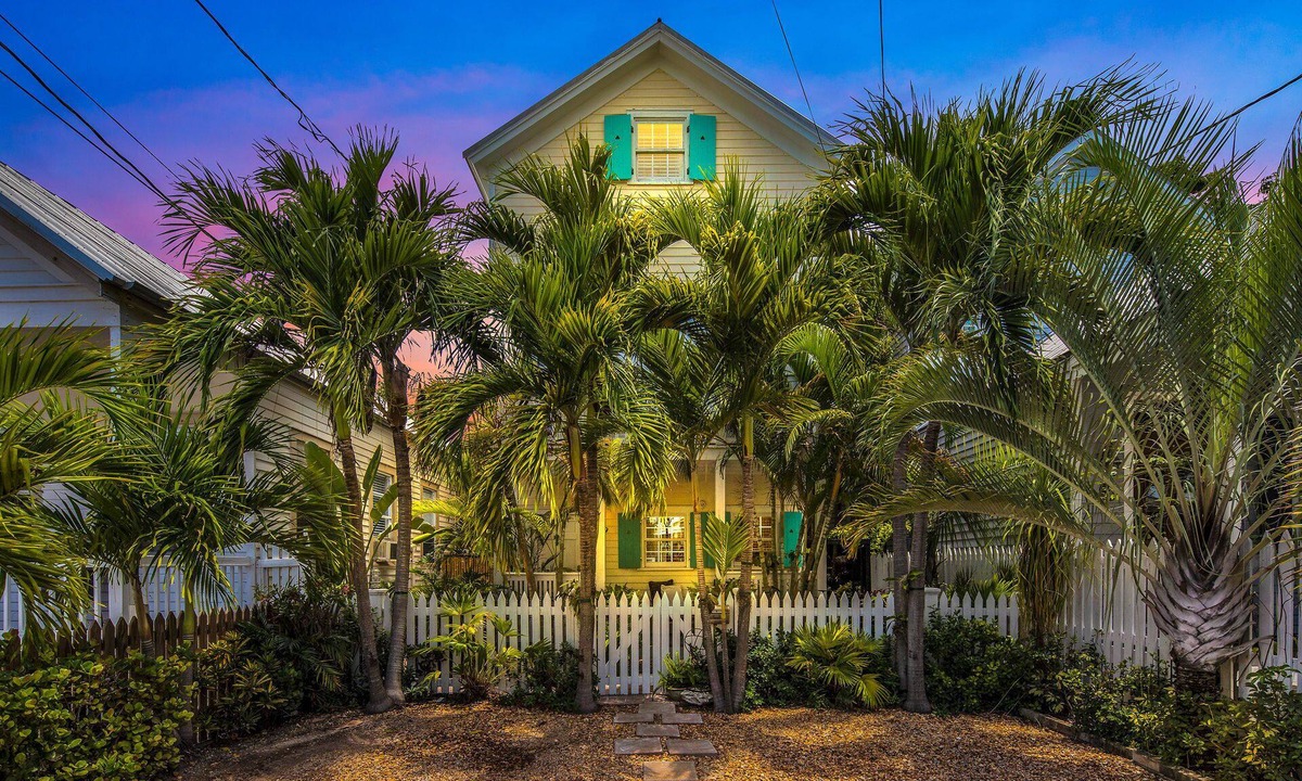 Old Town House | Historic Key West Gem: Private Tiki Bar, 4 En Suites, Walk to Duval & Beach
