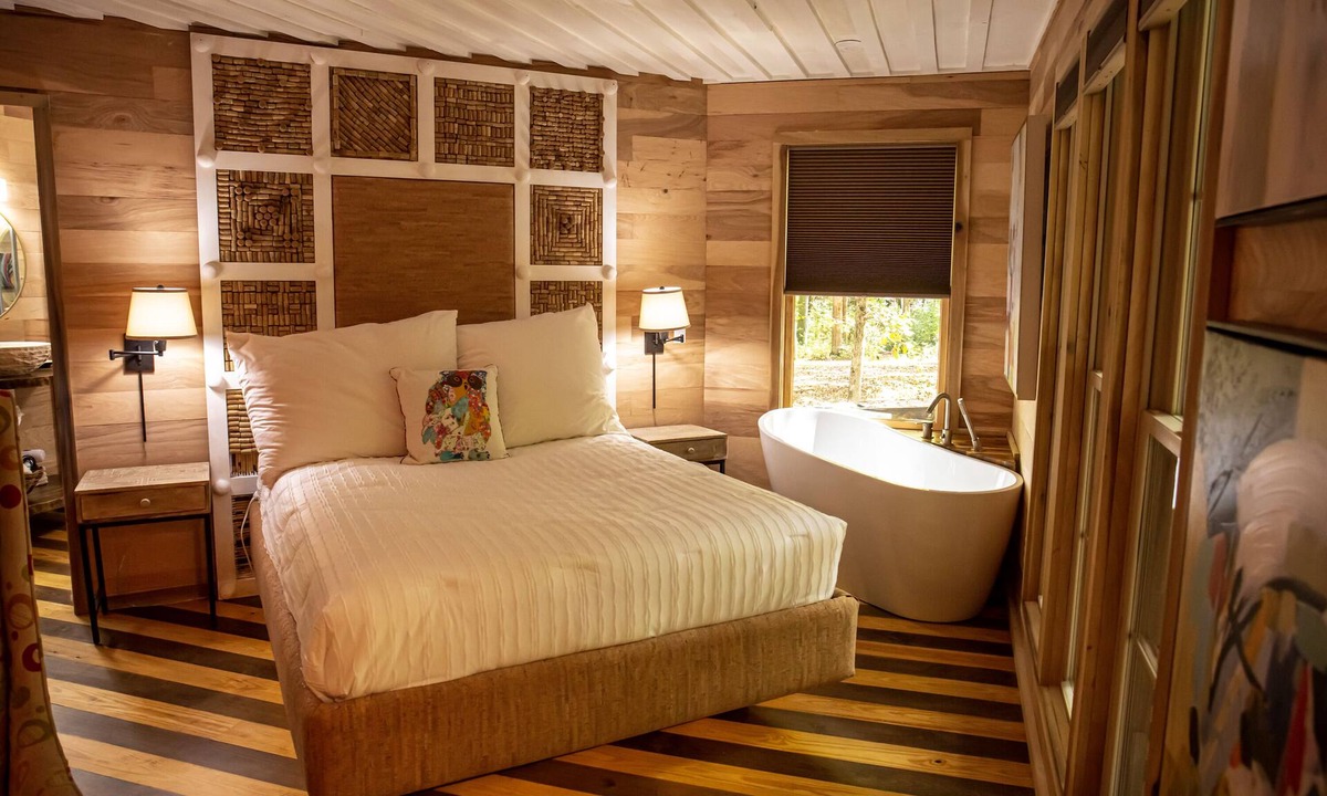 Mentone Cabin | Honeymoon Loft Cabin - Soaking Tub & Fireplace - Walk to Mentone