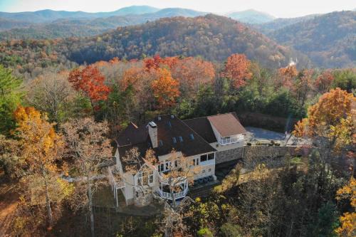 Blairsville House | Hot Tub, Arcade & Casino! Blue Ridge Mtn Mansion