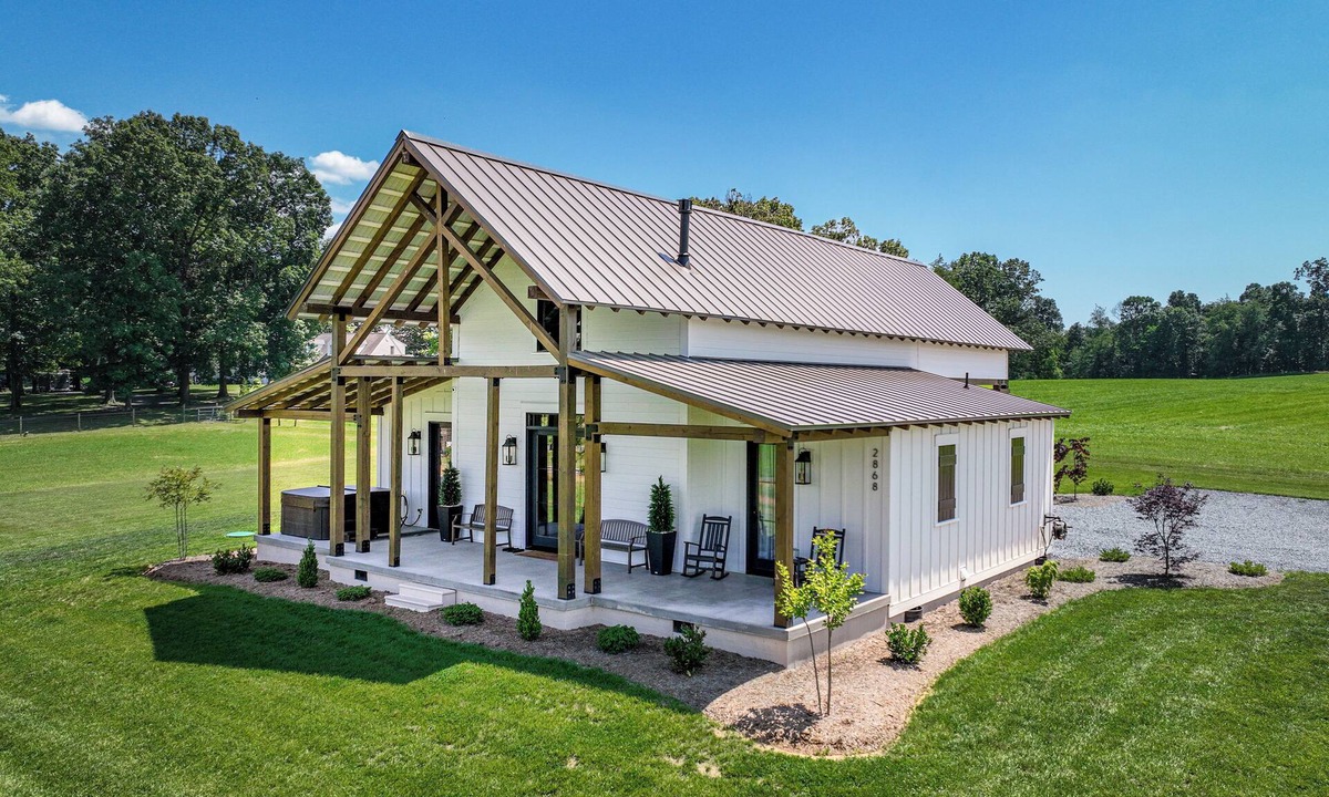 McGaheysville House | Hot tub, fire pit, resort passes included!