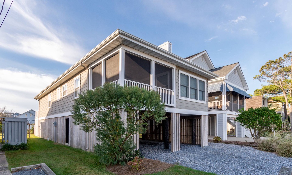 Bethany Beach House | IDEAL LOCATION - ONLY A BLOCK AND A HALF TO BEACH- 208 Fourth Street, Bethany
