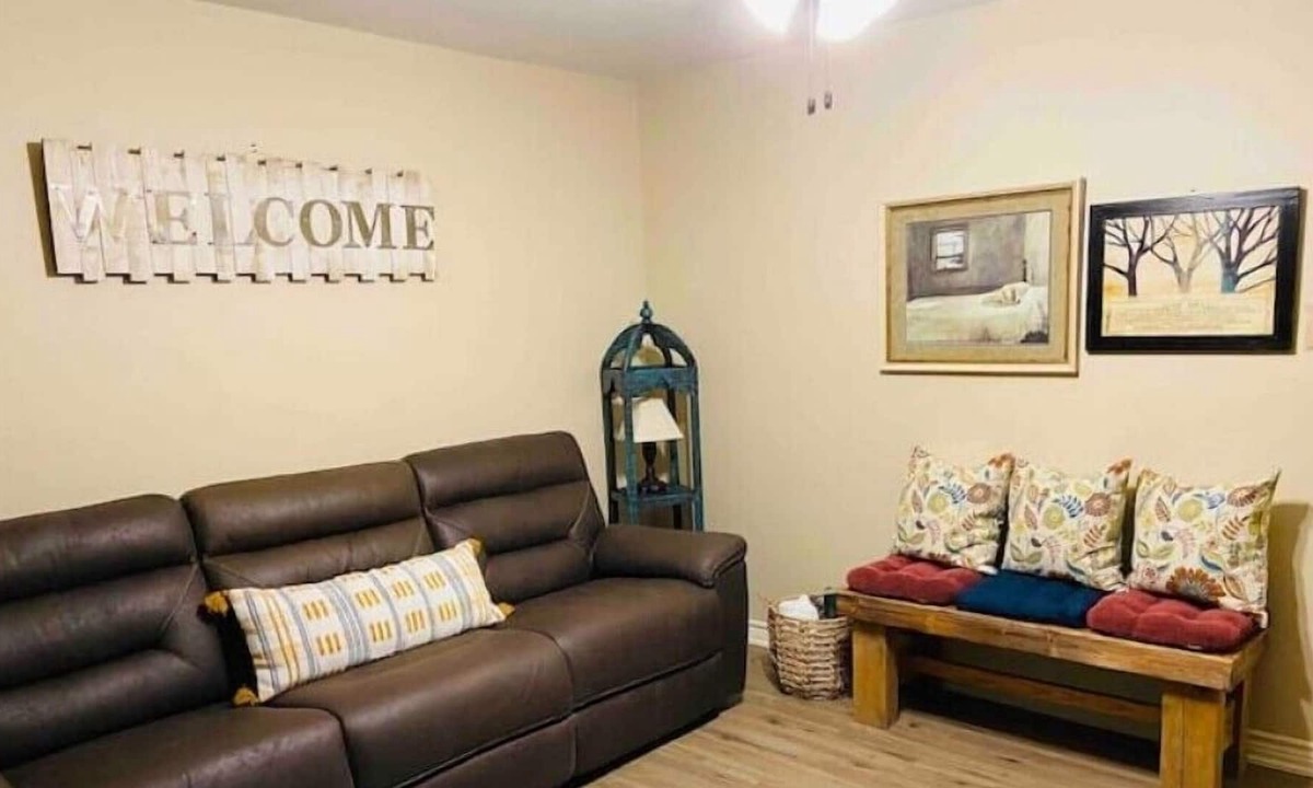 Eastern Division Apartment | Inviting Comfortable Eclectic 2 Bedroom Apt