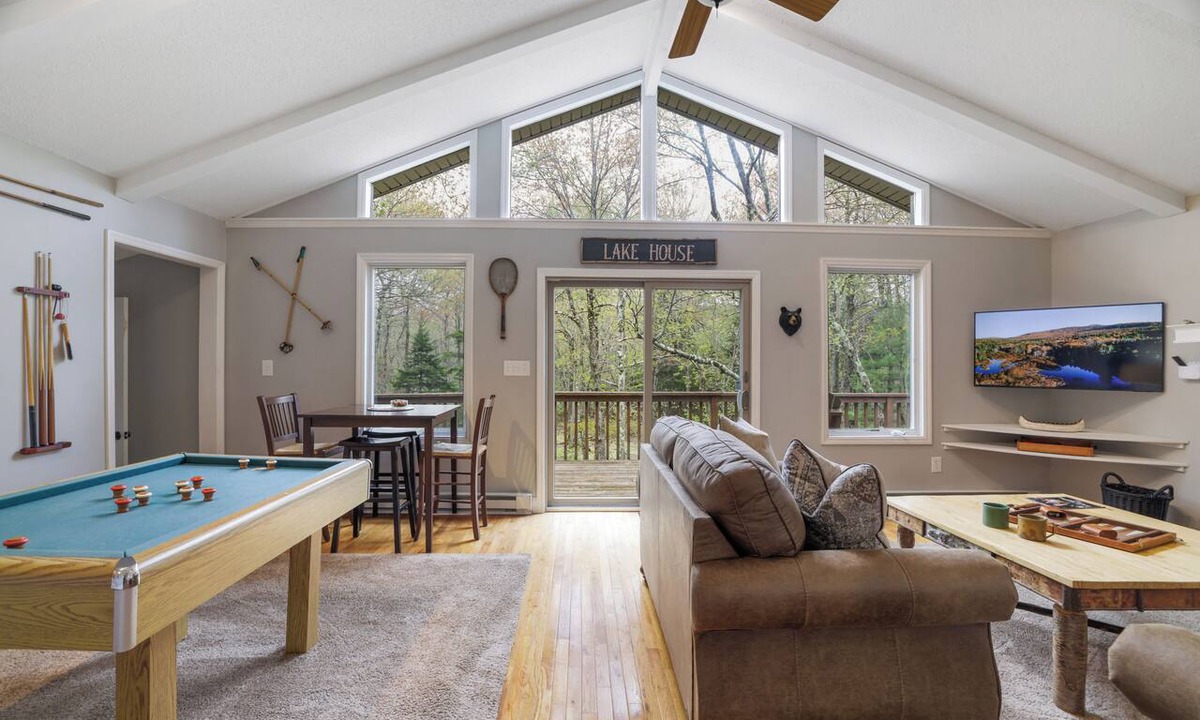 Lake Harmony Estates House | Lake Access, Lakefront Bars & Restaurants, Peaceful Wooded Retreat With Hot Tub