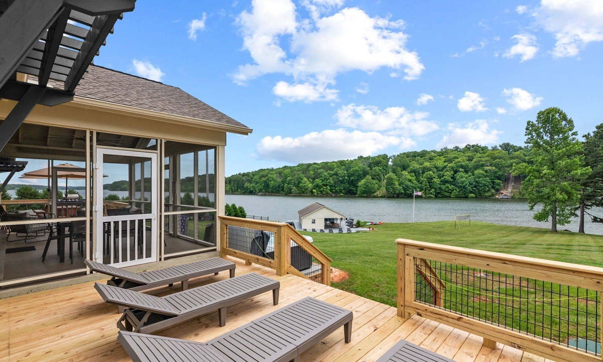 Semora House | Lake-front, Views, Hot tub, Large Dock, Casino