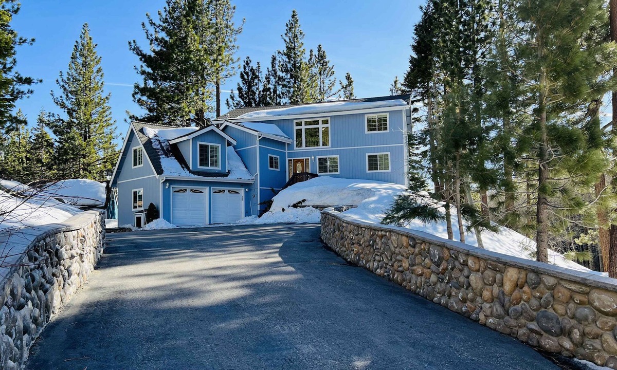 Upper Kingsbury House | Large home among the treetops near Heavenly with hot tub & great deck
