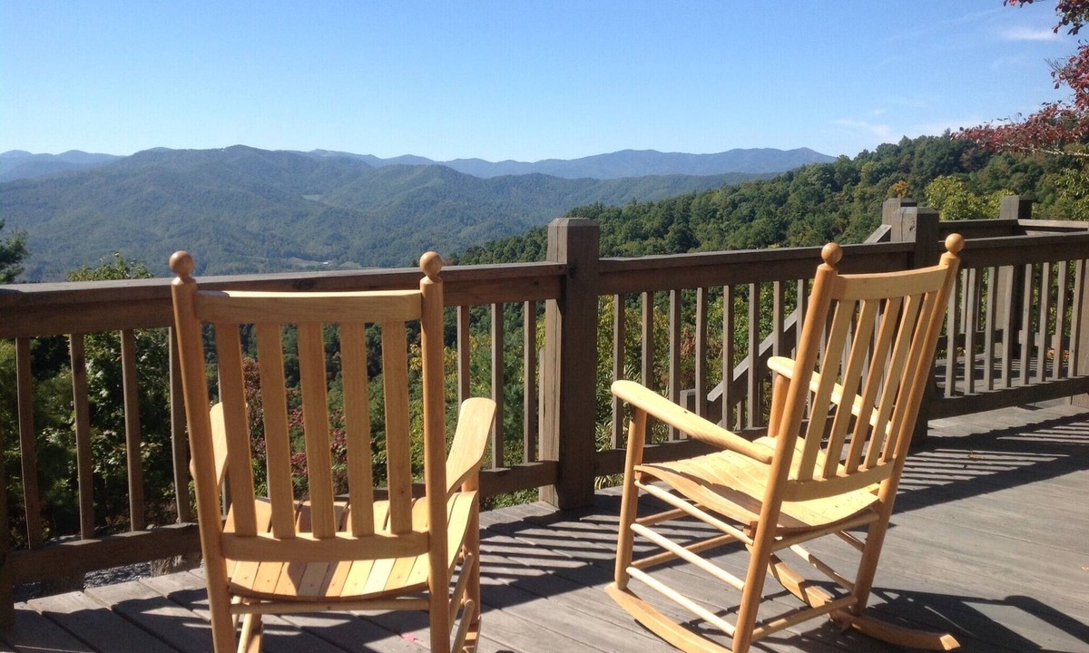 Clyde House | Long Range Unobstructed Mountain Views in a Well Appointed Home
