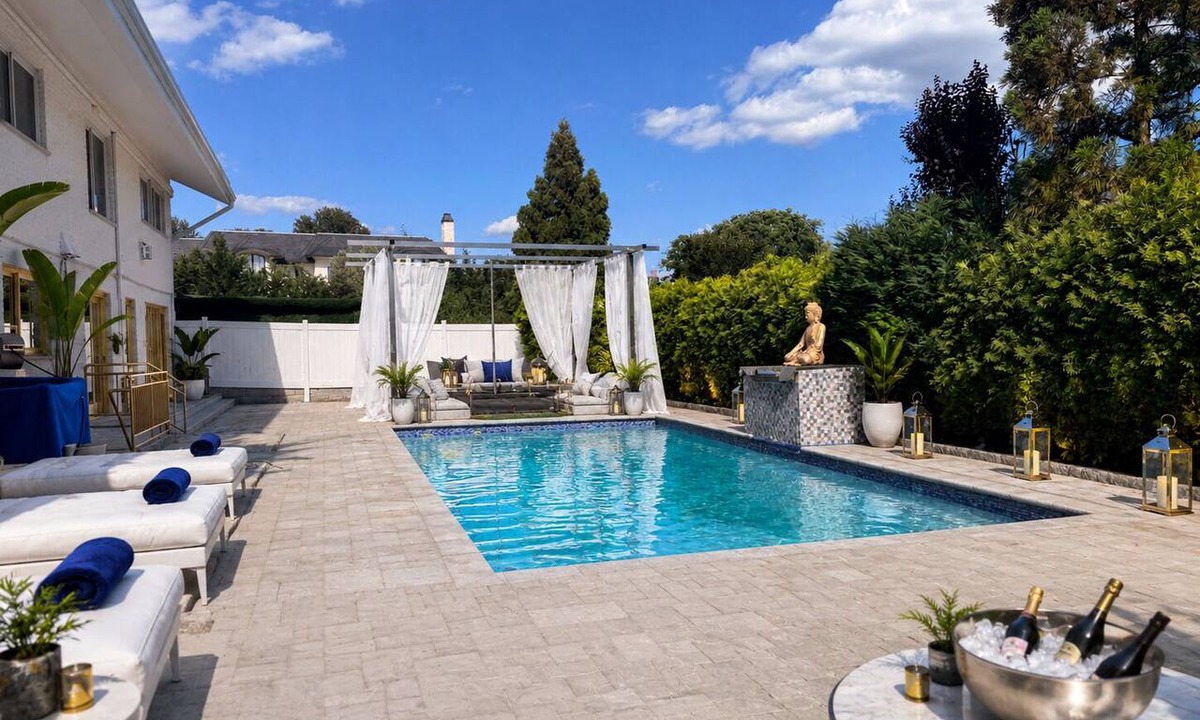 Queens House | Luxury 5 Bedroom Design Estate in Queens, NYC - A World Behind the Gates