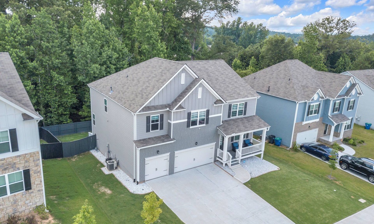 Cliftondale House | Luxury 5BR Ideal For Vacationers, Groups, Corporate & Insurance Stays Near ATL