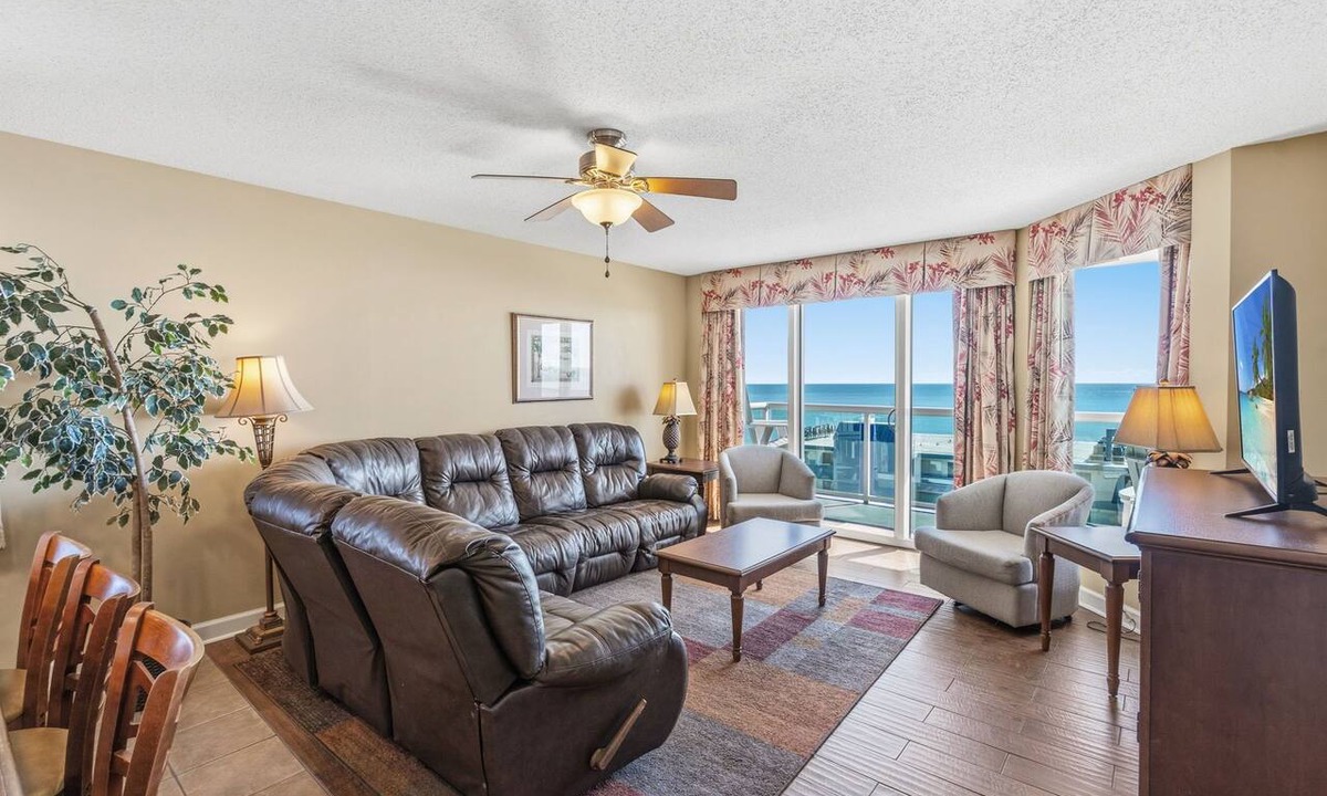 Crescent Beach Condo | Luxury condo, across the street from the beach + Free Attraction Tickets!