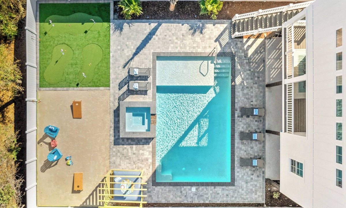 Ocean Drive House | Luxury Escape: HTD Pool-Spa-Game Room-Putting Green-Elevator & 2 Min beach Walk