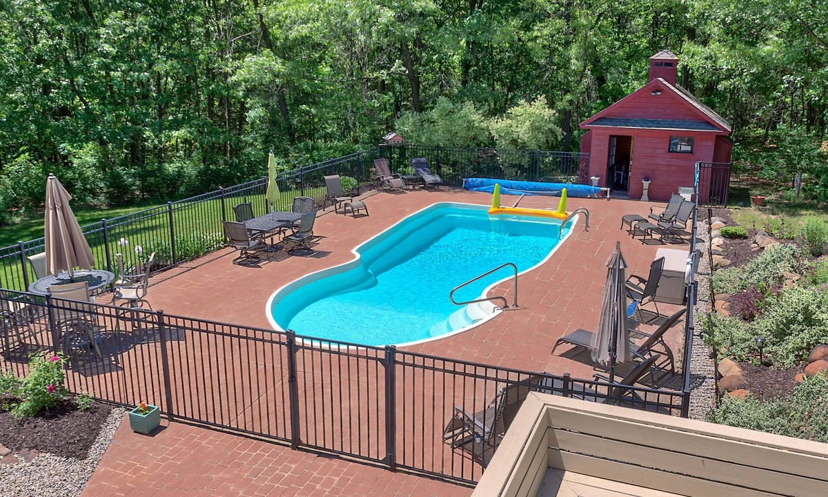 Alto House | Luxury Escape w/Heated Pool, Hot Tub, Arcade, Fire Pit & More!