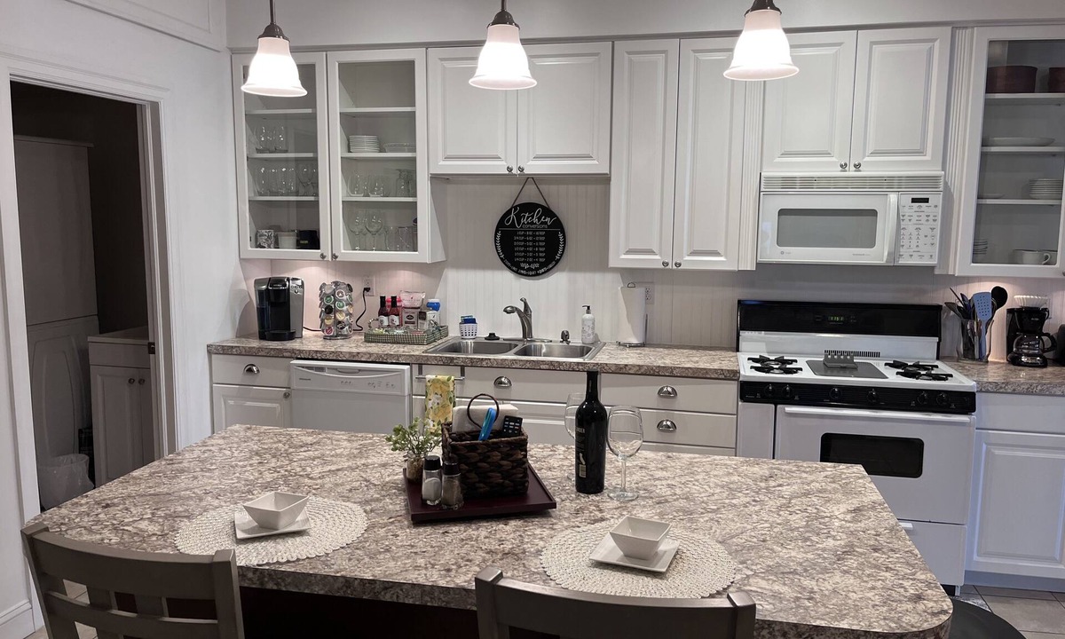 Flat Rock Condo | Luxury Studio Condo