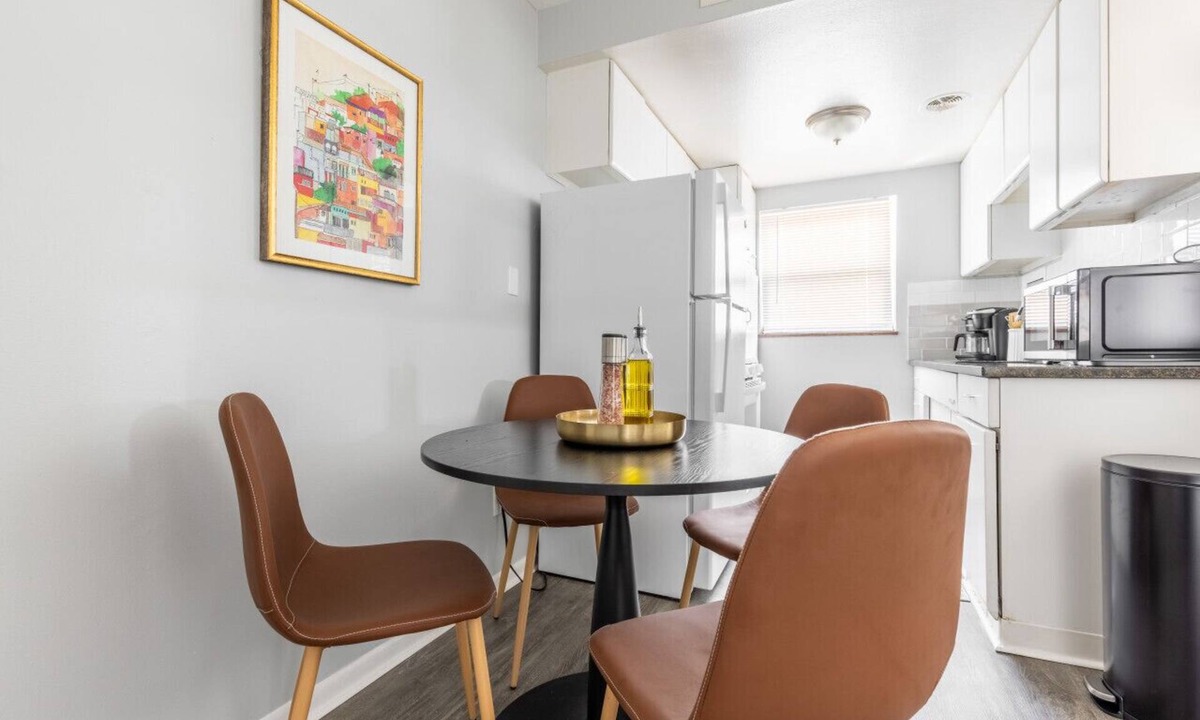 Maple Heights Apartment | Maple Heights Charm - Libby Unit 11