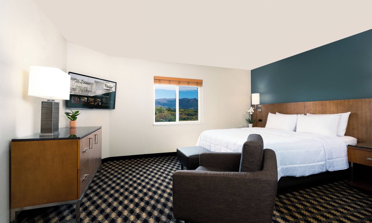 Northeast Colorado Springs Hotel | MCM Elegante Suites