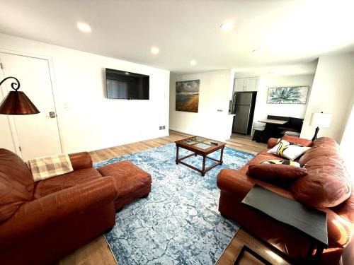 Dunlap Apartment | Modern 2BR Retreat near Light Rail, Seward Park 52