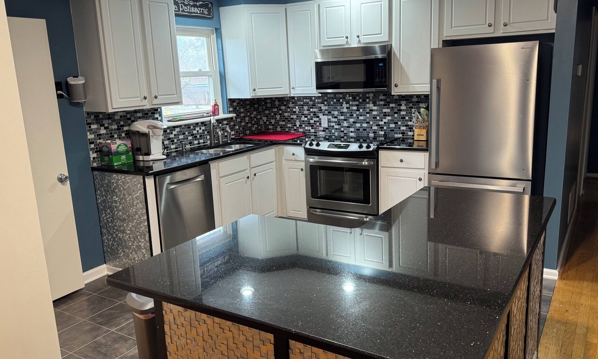 Cave Spring House | Modern 3-bedroom house with park access in Cave Spring