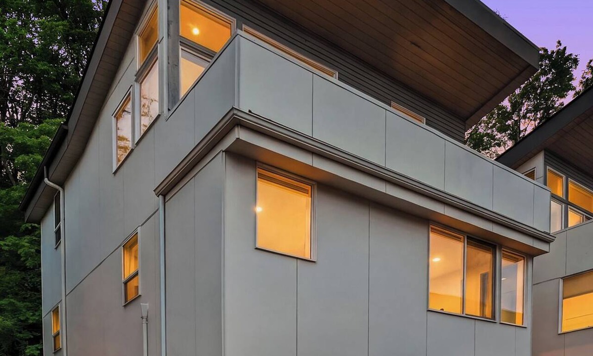 North Delridge House | Modern 3BR/2BA Seattle Home: Spacious, Family-Friendly & Parking Included