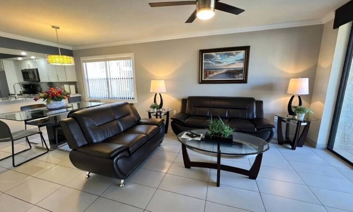 South Bradenton Condo | Modern Lakeview Condo By IMG Academy & Anna Maria Island w/Two Pools & Hot Tubs
