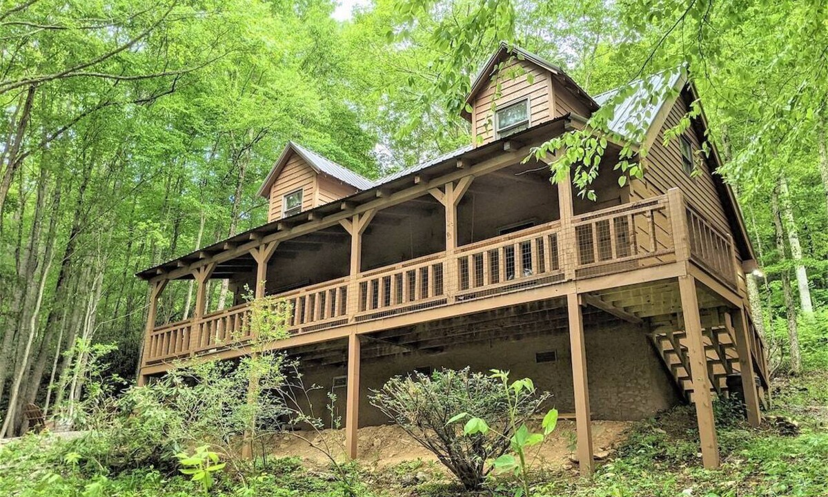 Asheville Cabin | Mountain cabin with 3 bedrooms, 2 baths, fire pit, porch swing.