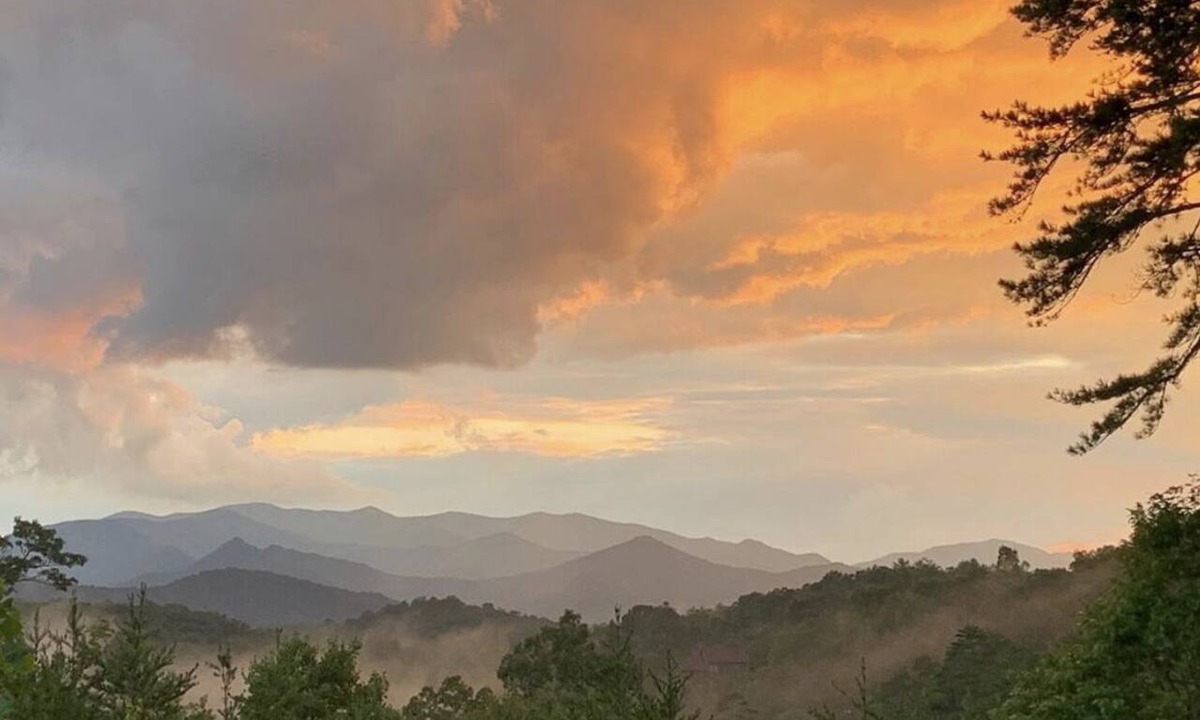 Franklin Cabin | Mystic Smoky Mornings, Woodland Charm, Sunsets & Starry Nights Await