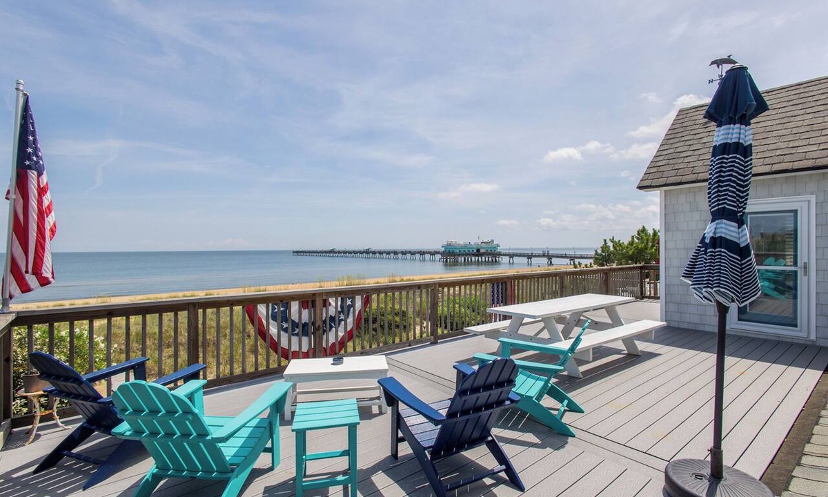 Willoughby Spit House | Norfolk/Willoughby Spit Beachfront with 2 Decks - Spacious & Well-Equipped Home