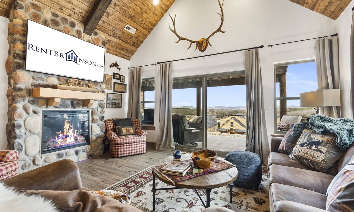 Branson Theater District House | Ozark Sunset View Log Cabin with $400 Daily Activities Included & Pickleball