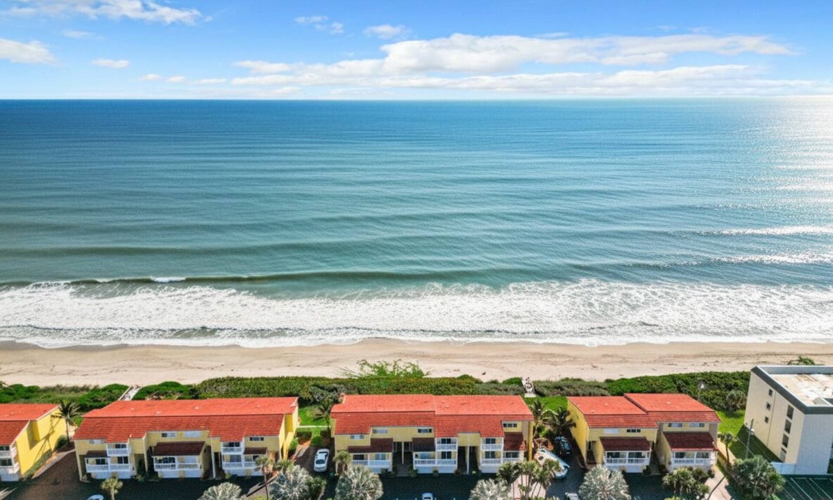 Melbourne Beach House | Peaceful Beachfront Oasis- Walk onto the sand!