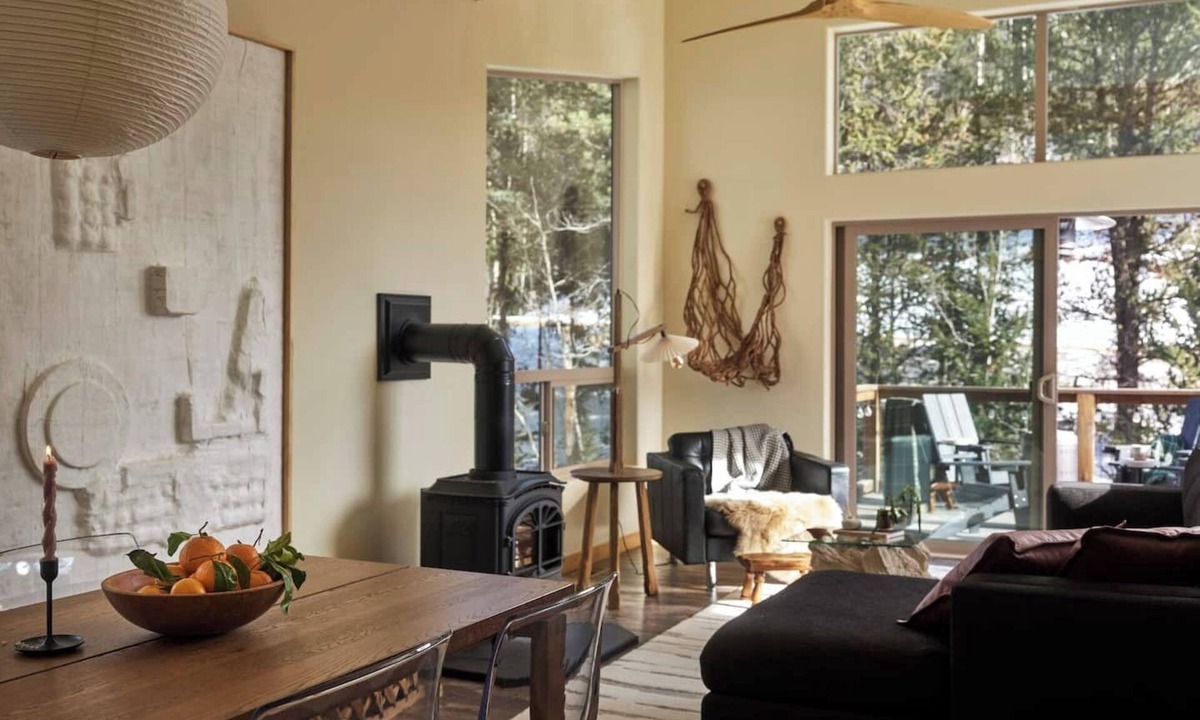 Rainbow Valley Cabin | Peaceful mountain retreat in Divide, Colorado with stunning Pikes Peak views. This 3BR cabin features a private hot tub, wellness casita for yoga or meditation, fully equipped kitchen, cozy living spaces, and easy access to hiking, nature, and quiet