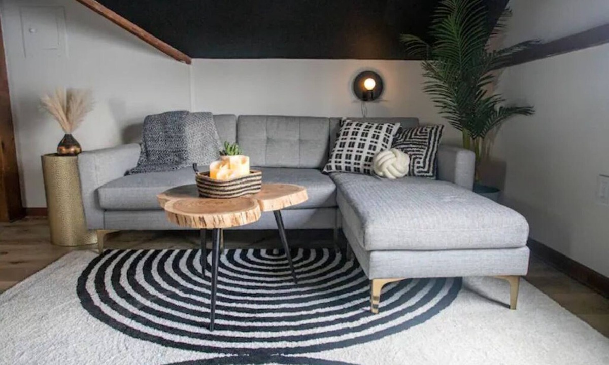 Peekskill House | Peekskill Carriage House Downtown Studio