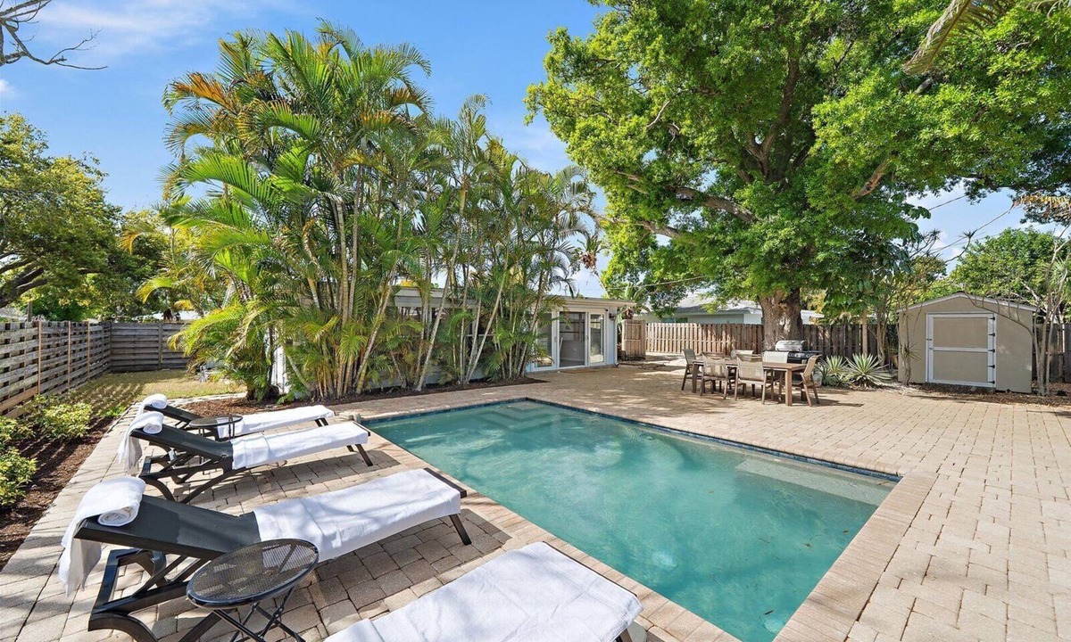 Southgate House | Pristine Private Pool Retreat Minutes to Siesta & Downtown Sarasota!