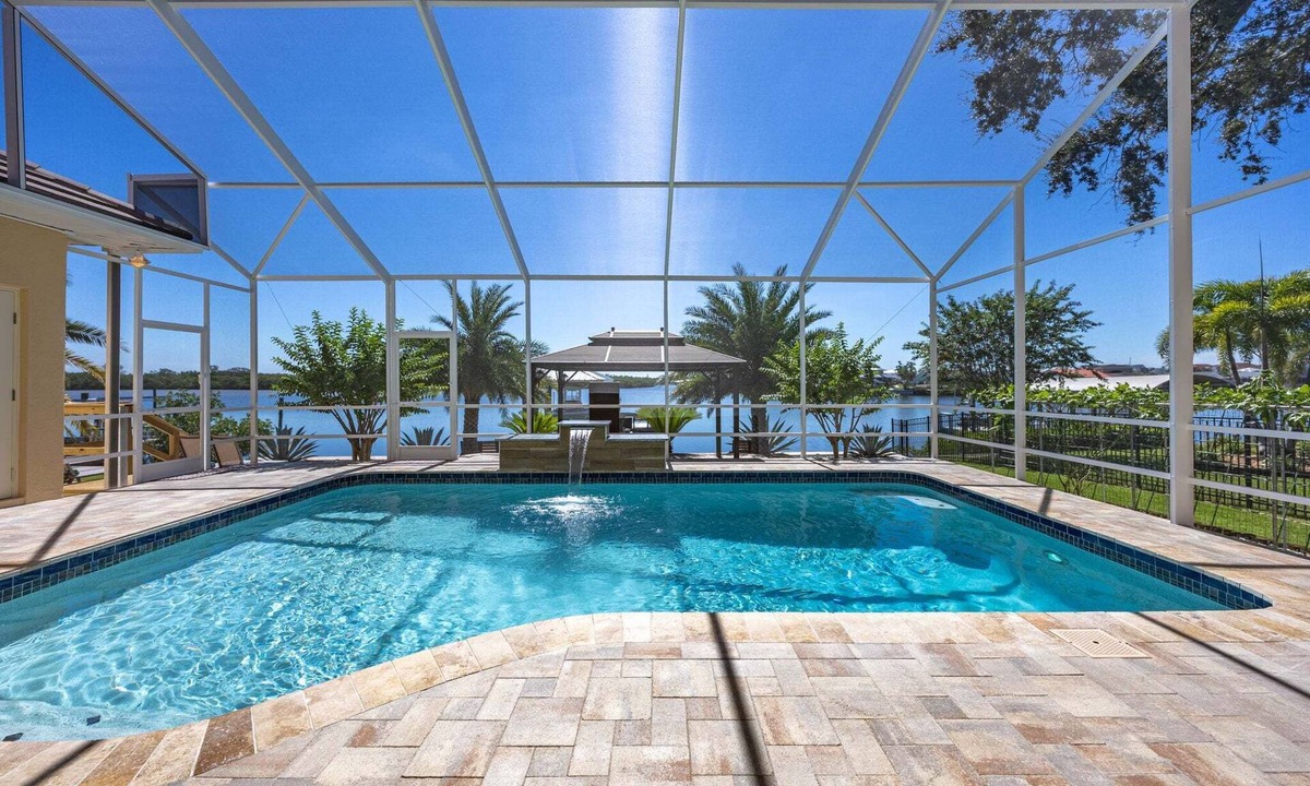 Apollo Beach House | Private Beach & Pool Retreat, Dock, Kayaks & Dolphin Views - Seabird Shenanigans - Roelens