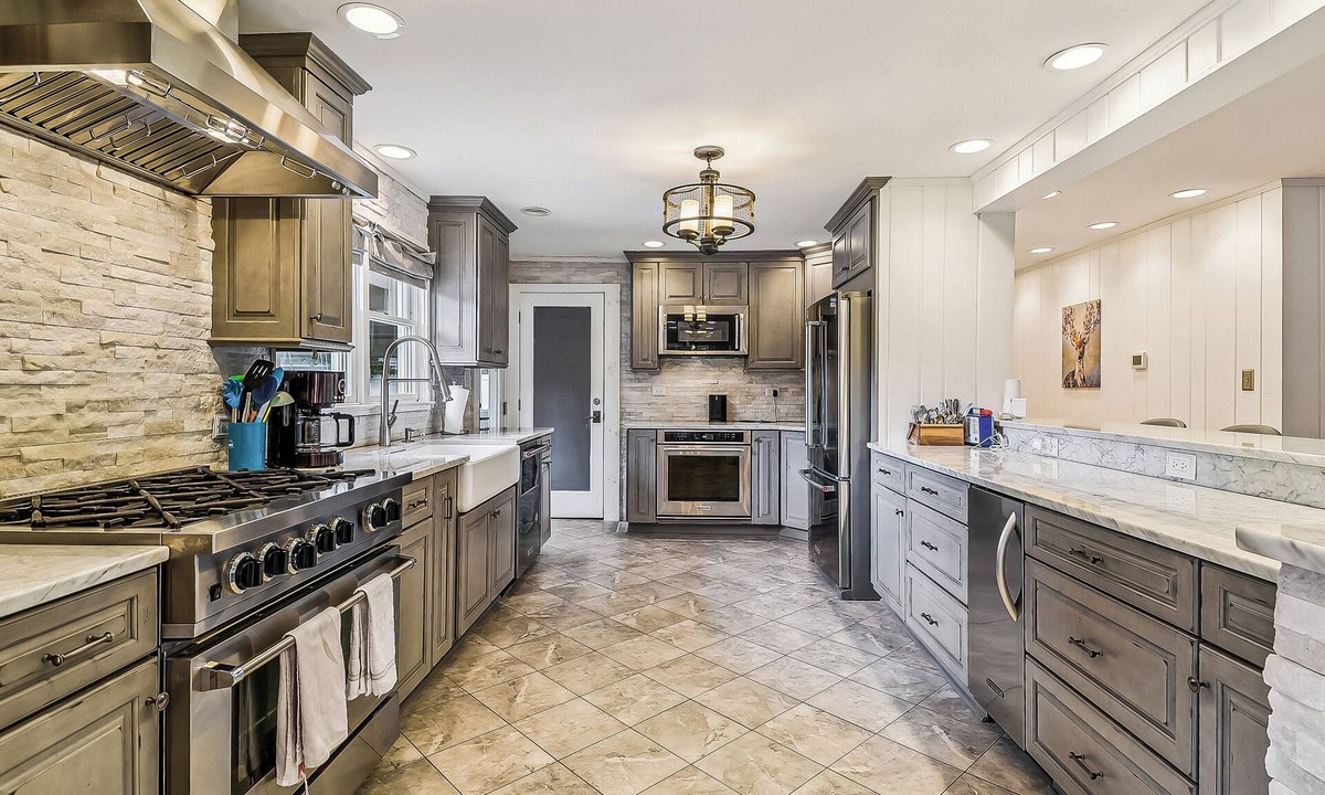 Rehoboth Beach House | PRIVATE POOL, EXTENSIVE DECK AND SCREENED IN PORCH! MINI WEEKS ALSO AVAILABLE WITH SATURDAY OR WEDNESDAY CHECK-IN. BOOK TODAY!