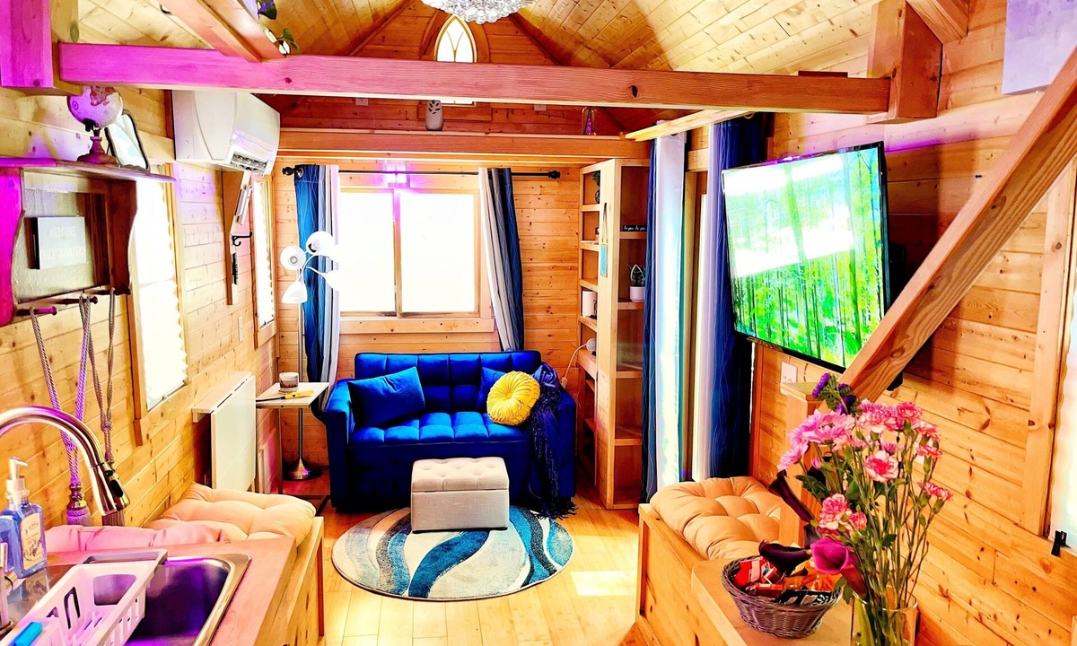 Sandtown Cabin | Quaint & Spacious Tiny House: Gorgeous Decor, Near ATL Airport, Midtown & Sports