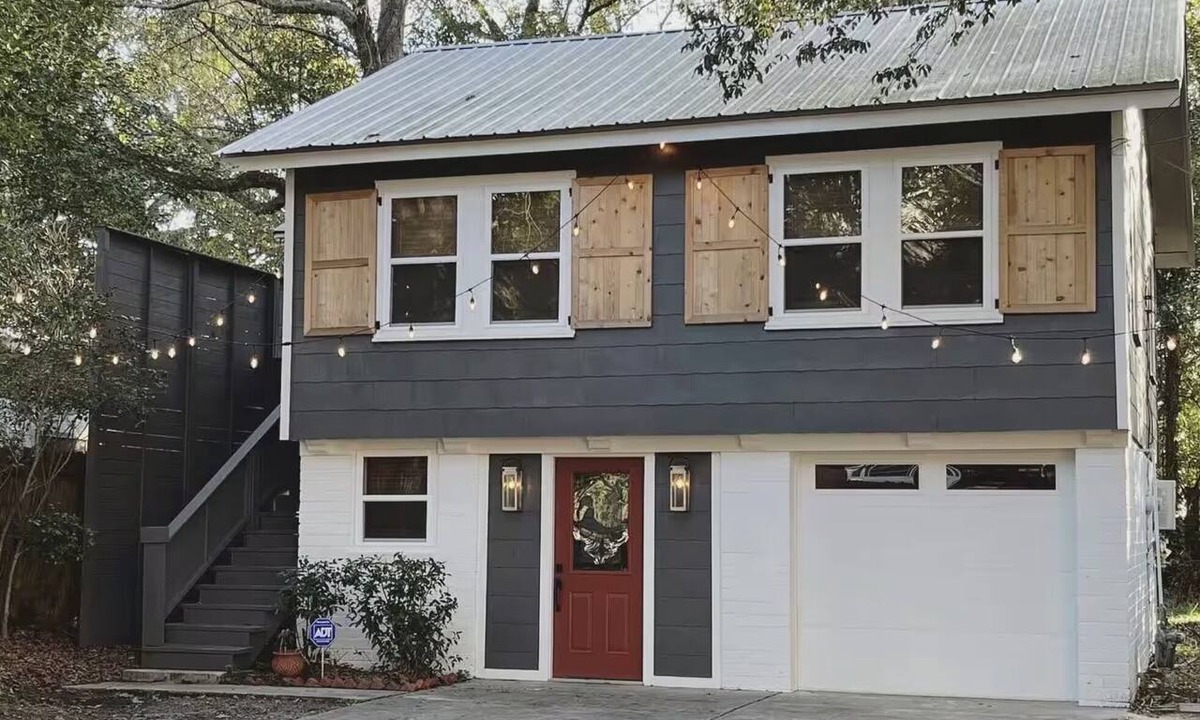 Hannon Park Apartment | Red Door Loft, Steps from Dauphin Street, Historic Mobile Boutique 2BR