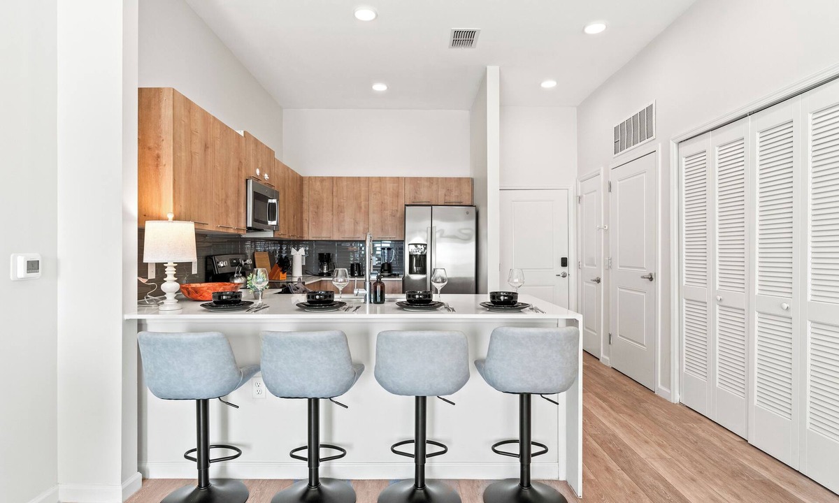 Florida Center Apartment | Riviere 3BR Apartment Stylish King Family Pets Friendly Pool & Gym Near Epic UniverseOpens