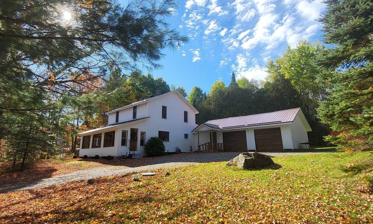 Malone House | Rustic 20-Acre Fall Cabin, PrivateFire Pit & near Trails